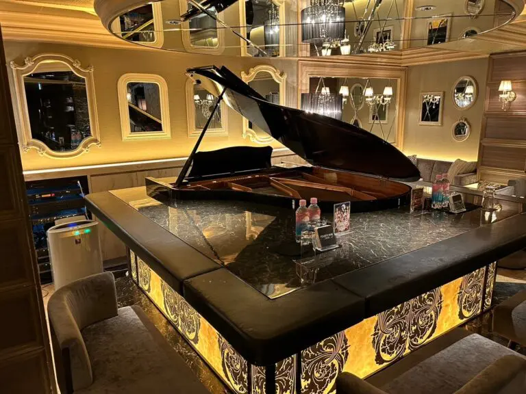 新宿歌舞伎町　フォーティーファイブ （Fourty Five 45）